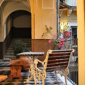 Cortile Stesicoro Couette-café